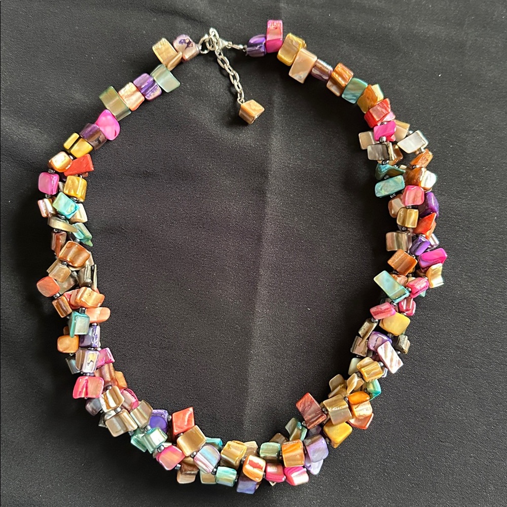 Shell EUC necklace & bracelet set. 3 stranded multicolored shells in both pieces - Picture 3 of 5